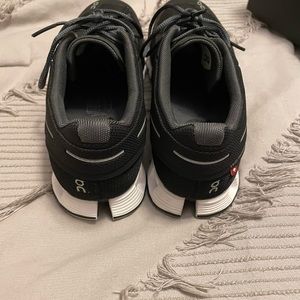 On Cloud woman’s shoes. Size 7.5. Like New!!!